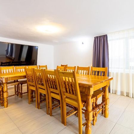 Hotel Pensiunea D & Ylan Novaci-Străini Esterno foto