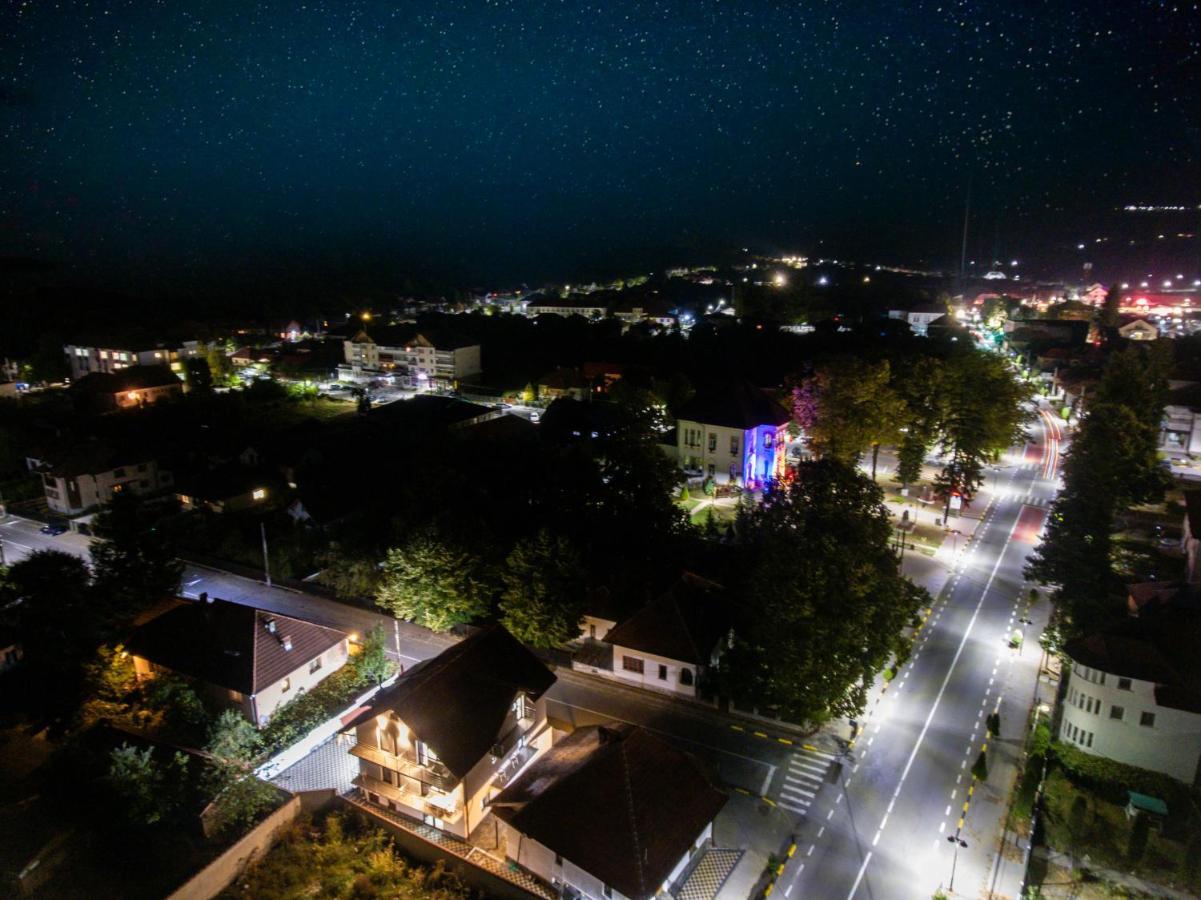 Hotel Pensiunea D & Ylan Novaci-Străini Esterno foto