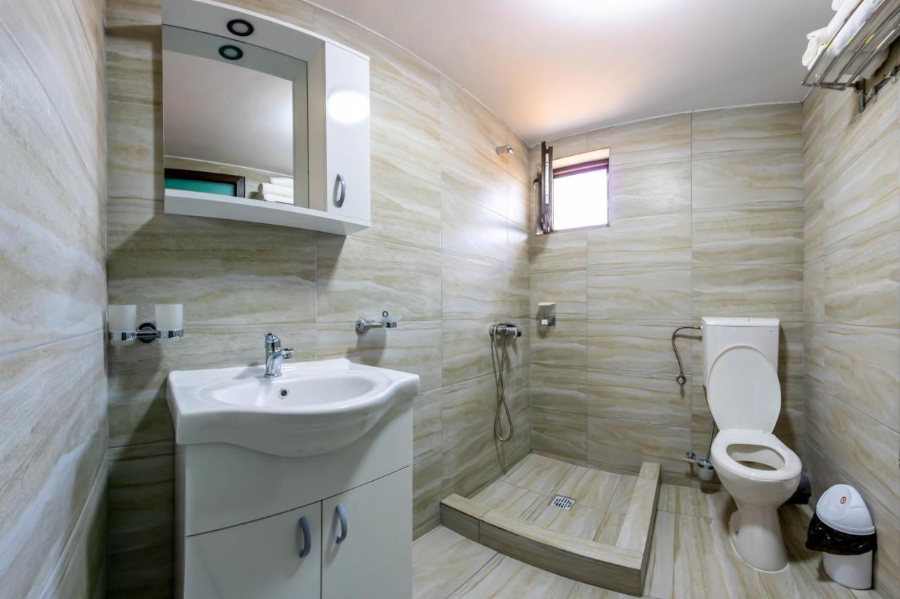 Hotel Pensiunea D & Ylan Novaci-Străini Esterno foto