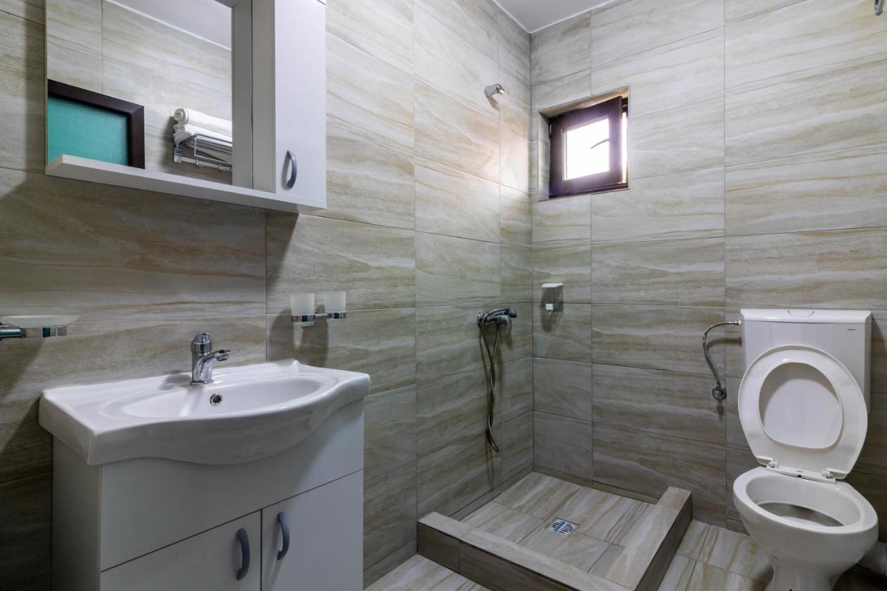 Hotel Pensiunea D & Ylan Novaci-Străini Esterno foto